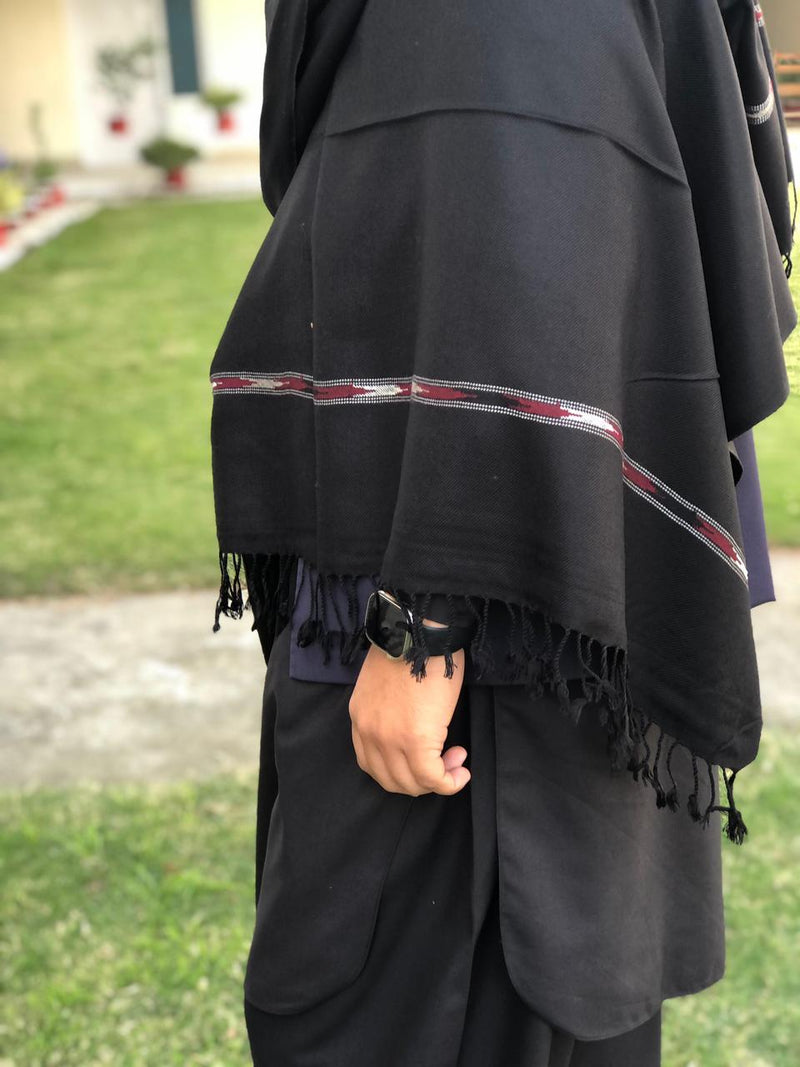 Swaty woollen shawl hand made black single boarder