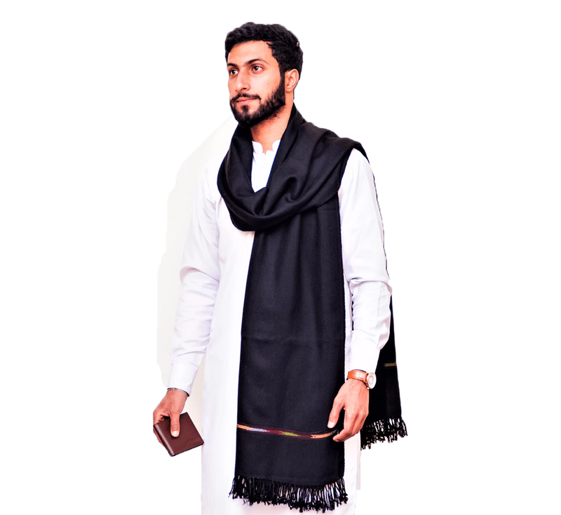 Swaty woollen shawl hand made black single boarder